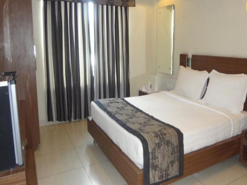 Hotel Sheela Shree Plaza Jhānsi Exterior foto